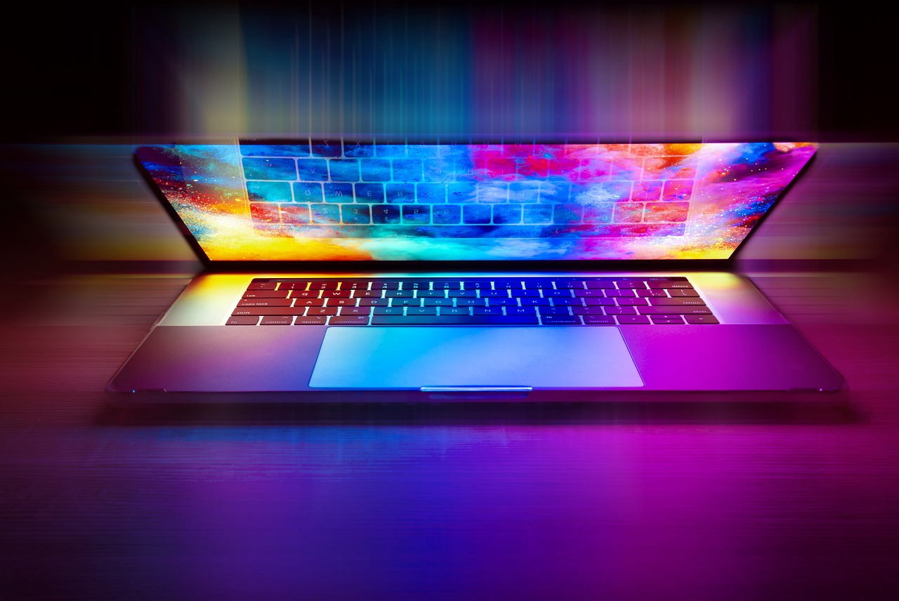 Predicciones de Redes Sociales - Laptop and digital engagement