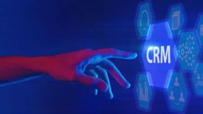 Automatización de procesos de CRM en una oficina moderna