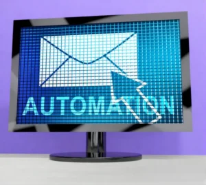 Secuencias de Email Marketing Automatizadas: Un esquema visual que muestra correos electrónicos programados para actividades de suscripción y compra.